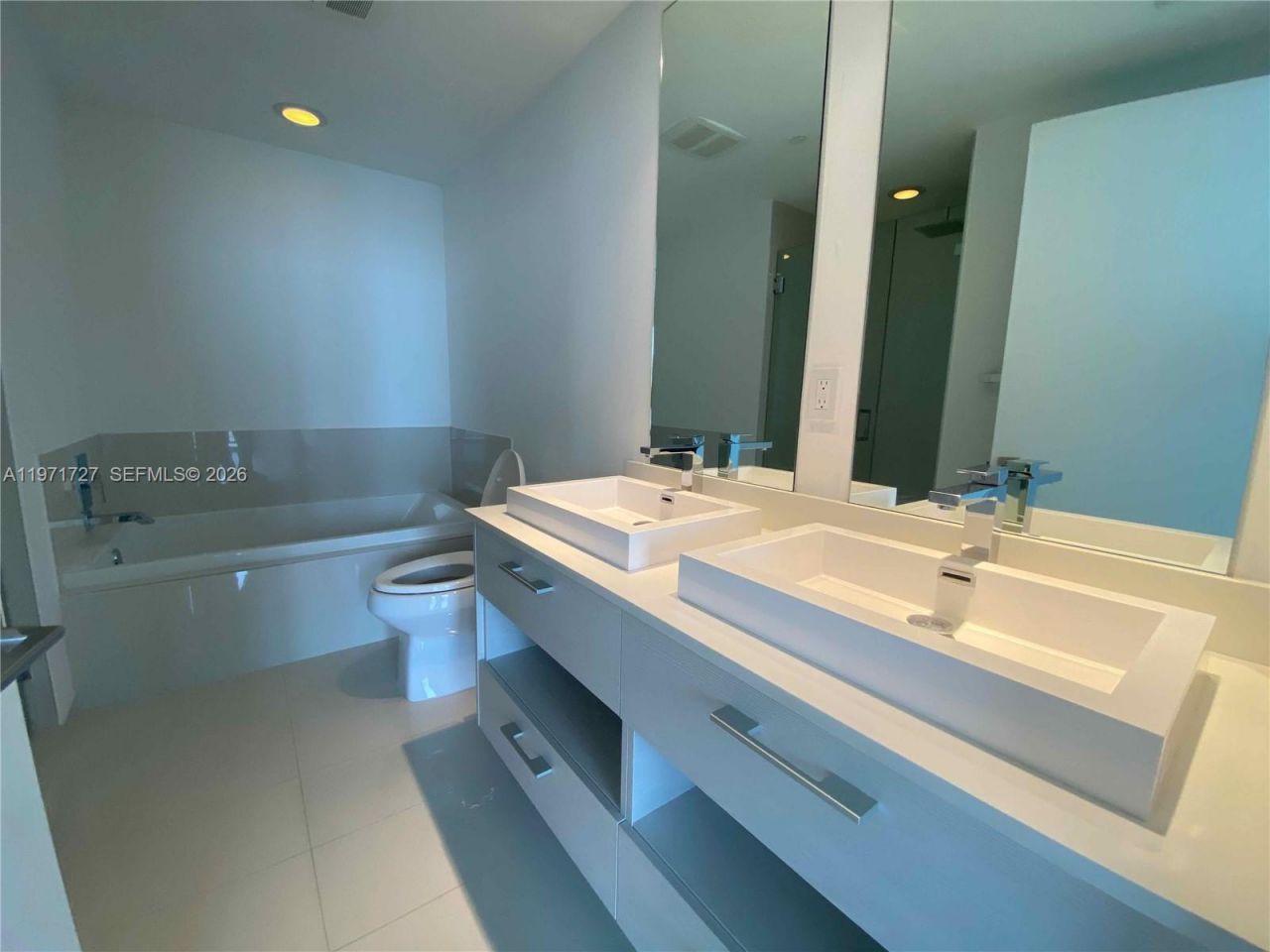 45 SW 9th St, Unit 3703, Miami, FL 33130 Photo