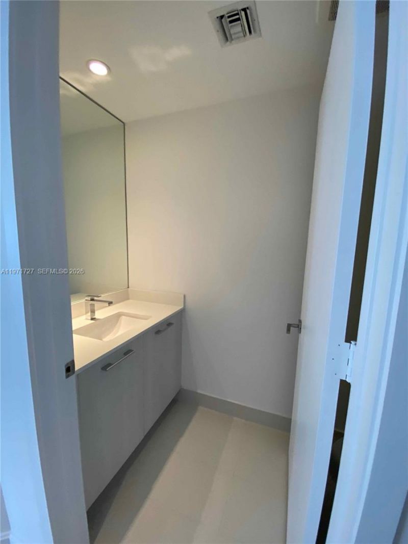 45 SW 9th St, Unit 3703, Miami, FL 33130 Photo