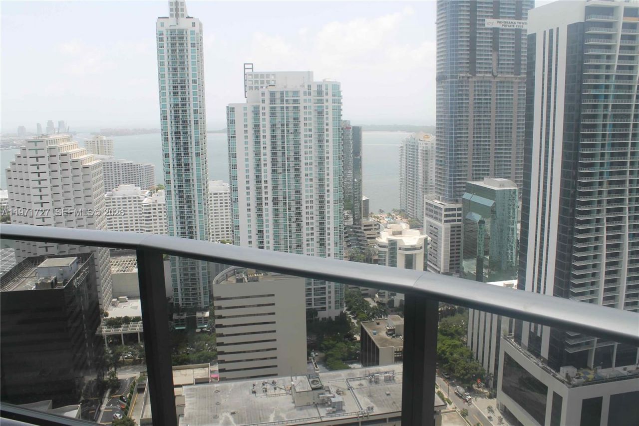 45 SW 9th St, Unit 3703, Miami, FL 33130 Photo