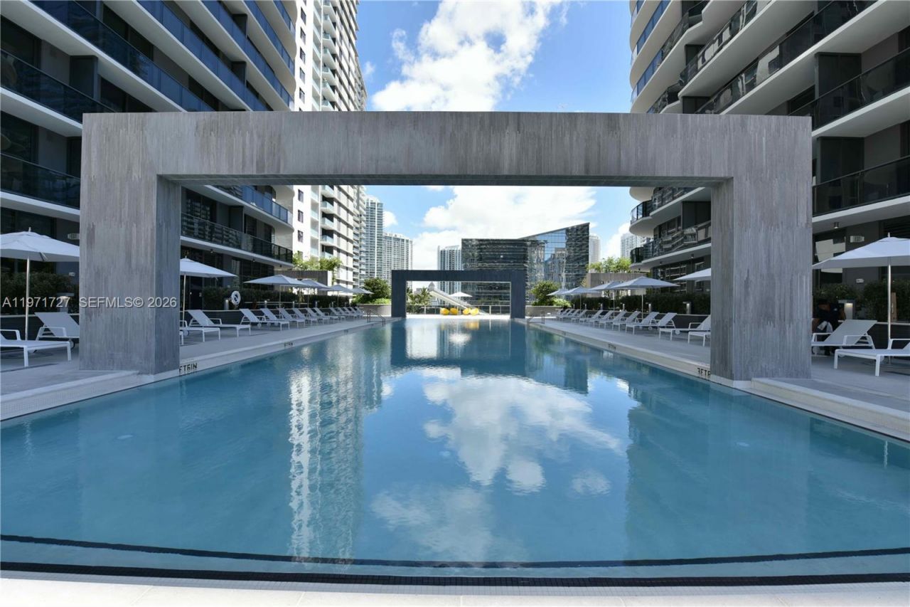 45 SW 9th St, Unit 3703, Miami, FL 33130 Photo