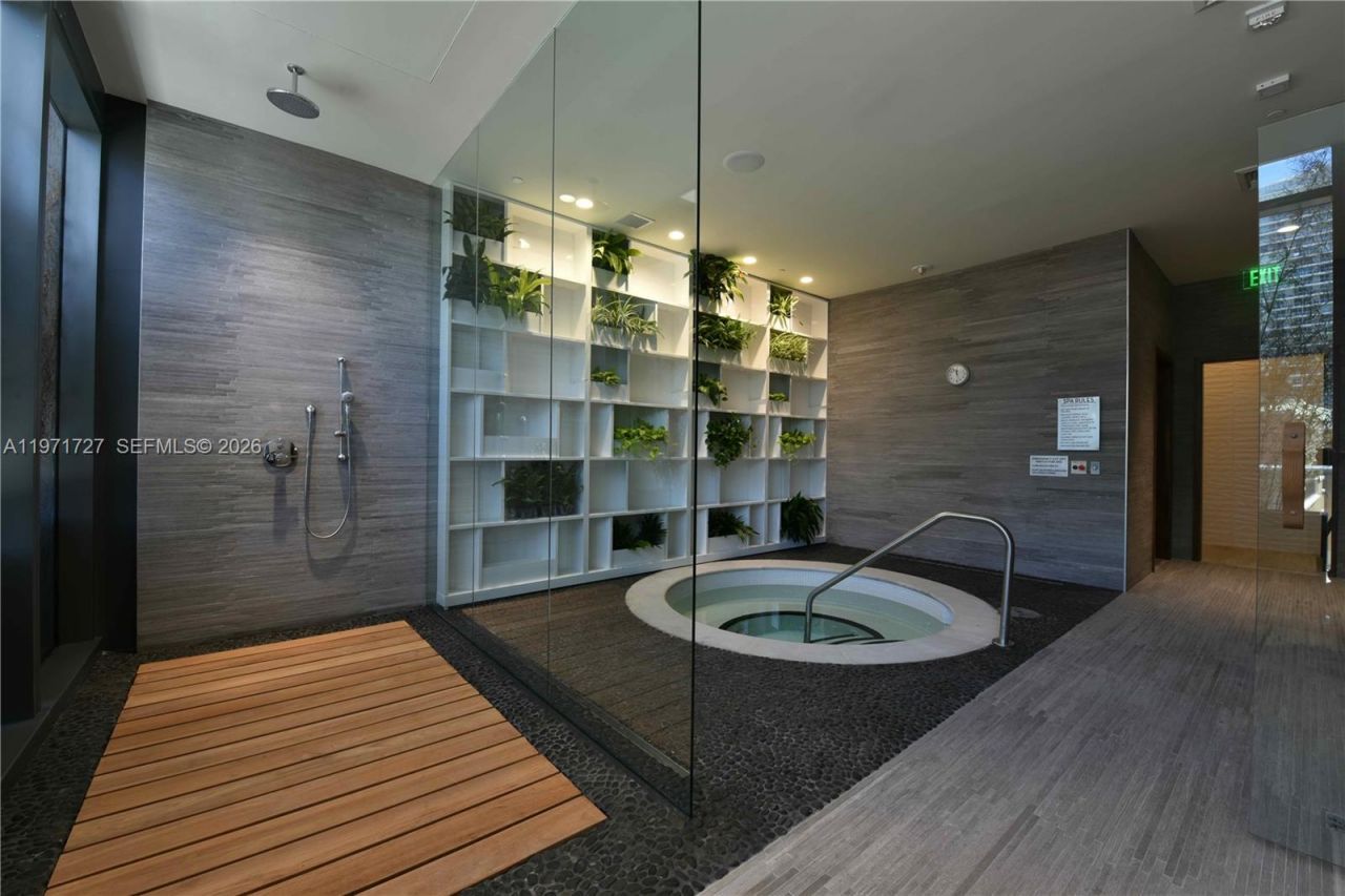 45 SW 9th St, Unit 3703, Miami, FL 33130 Photo