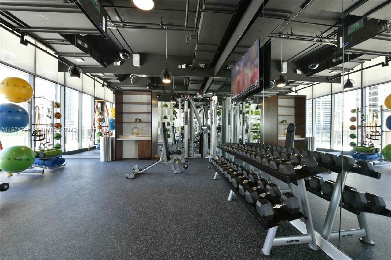 45 SW 9th St, Unit 3703, Miami, FL 33130 Photo