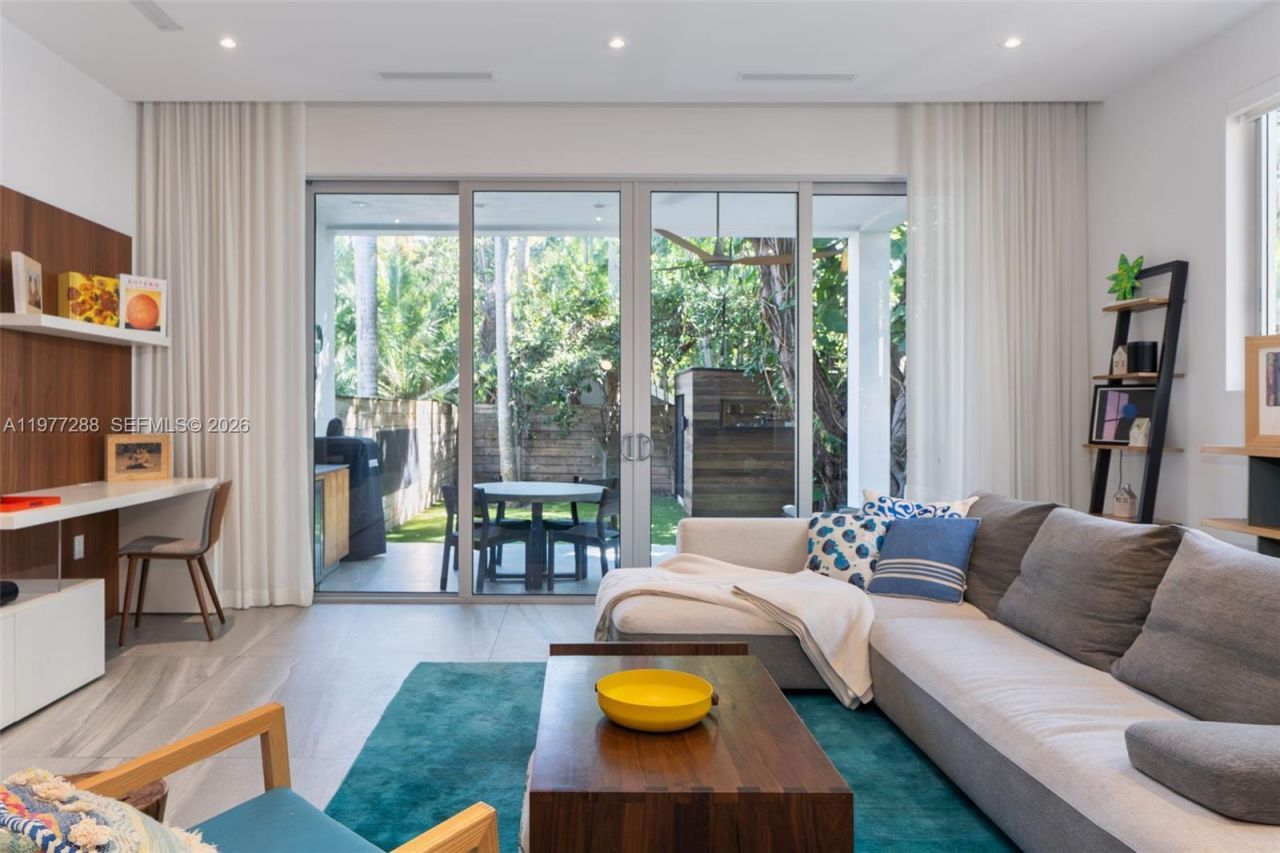 2977 Bridgeport Ave, Miami, FL 33133 Photo