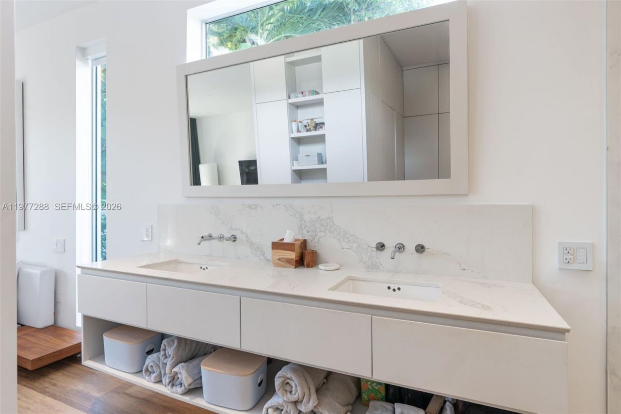 2977 Bridgeport Ave, Miami, FL 33133 Photo