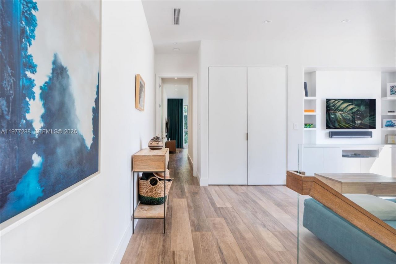 2977 Bridgeport Ave, Miami, FL 33133 Photo