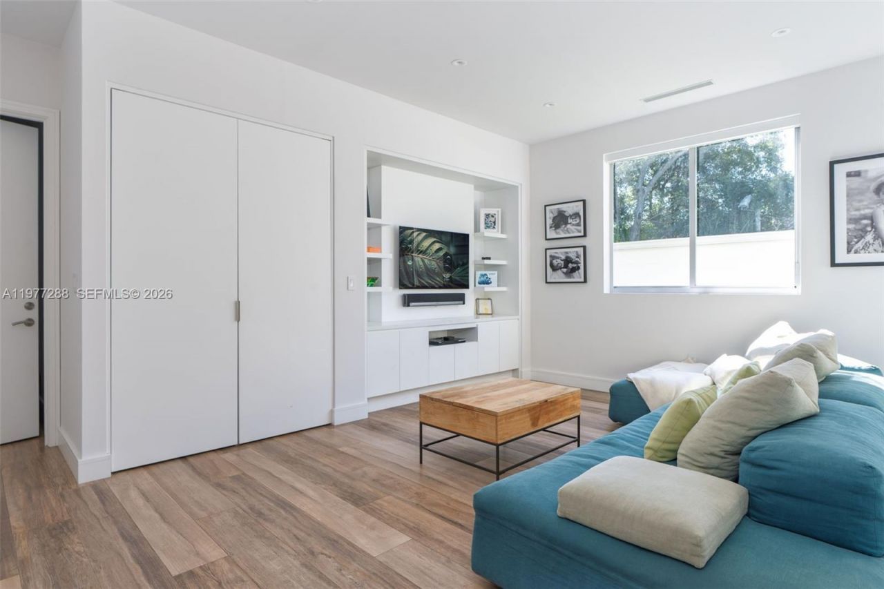 2977 Bridgeport Ave, Miami, FL 33133 Photo