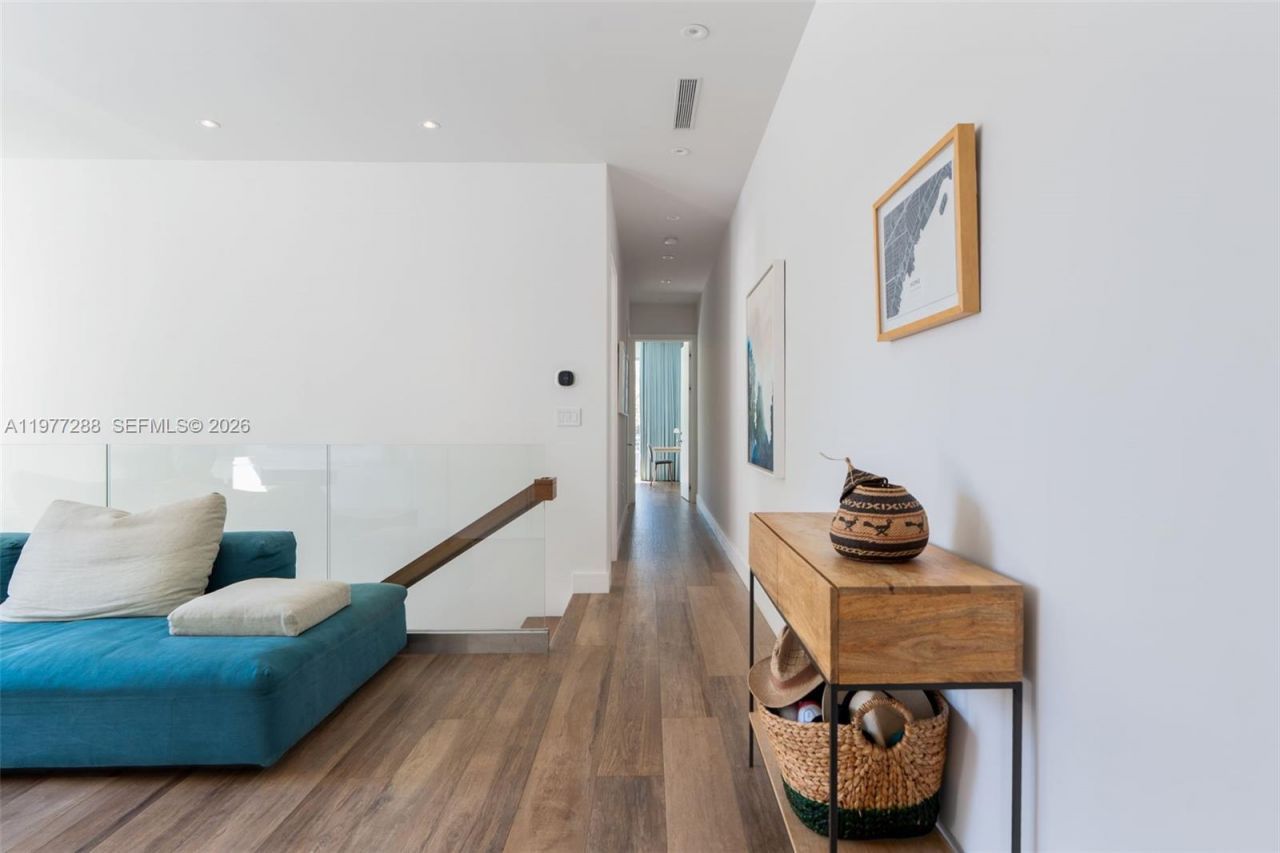 2977 Bridgeport Ave, Miami, FL 33133 Photo