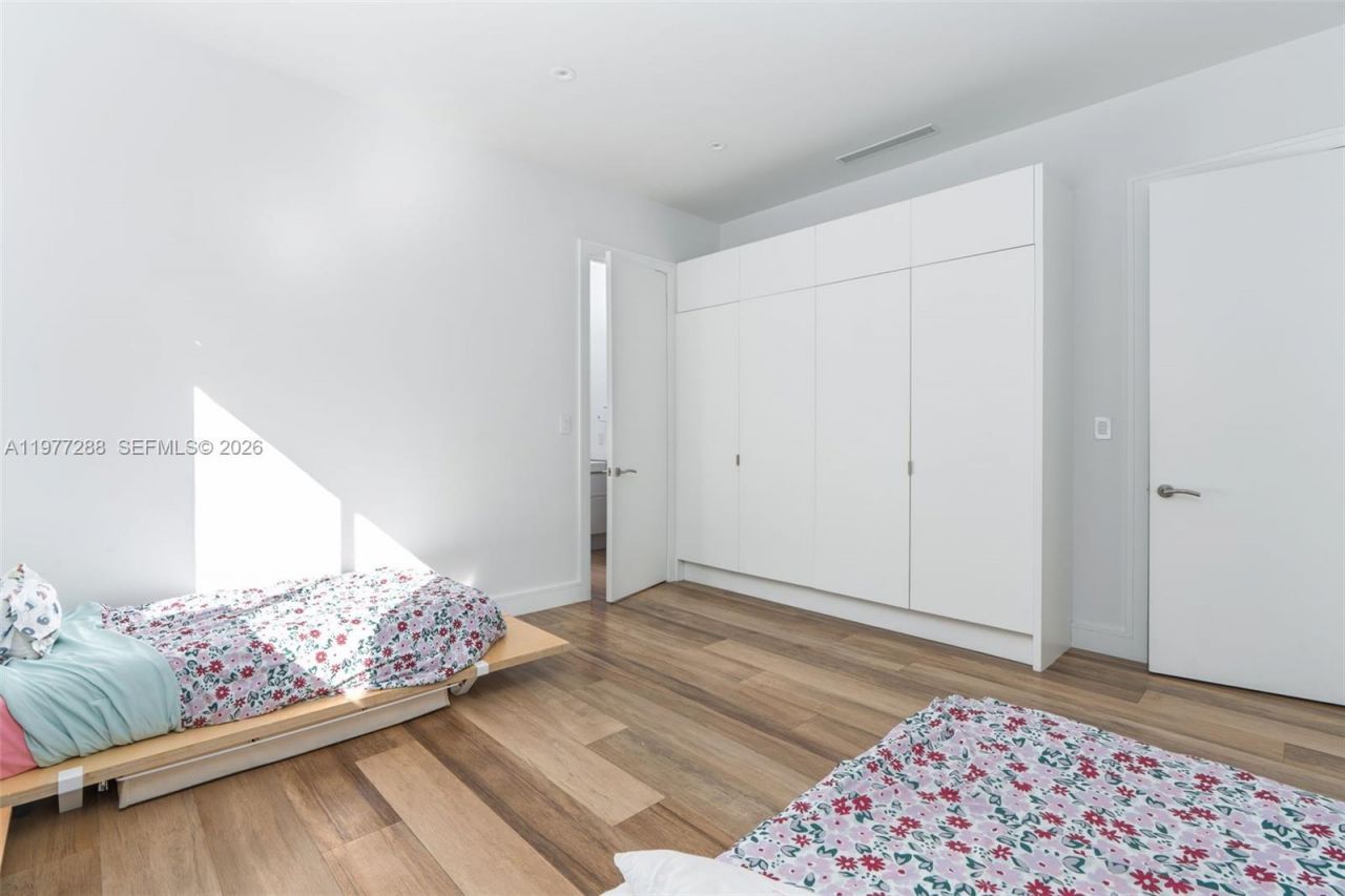 2977 Bridgeport Ave, Miami, FL 33133 Photo