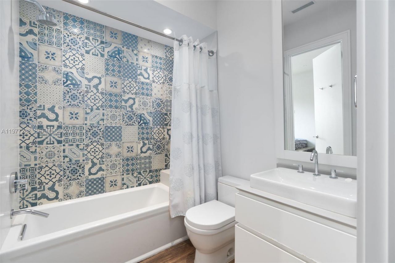 2977 Bridgeport Ave, Miami, FL 33133 Photo