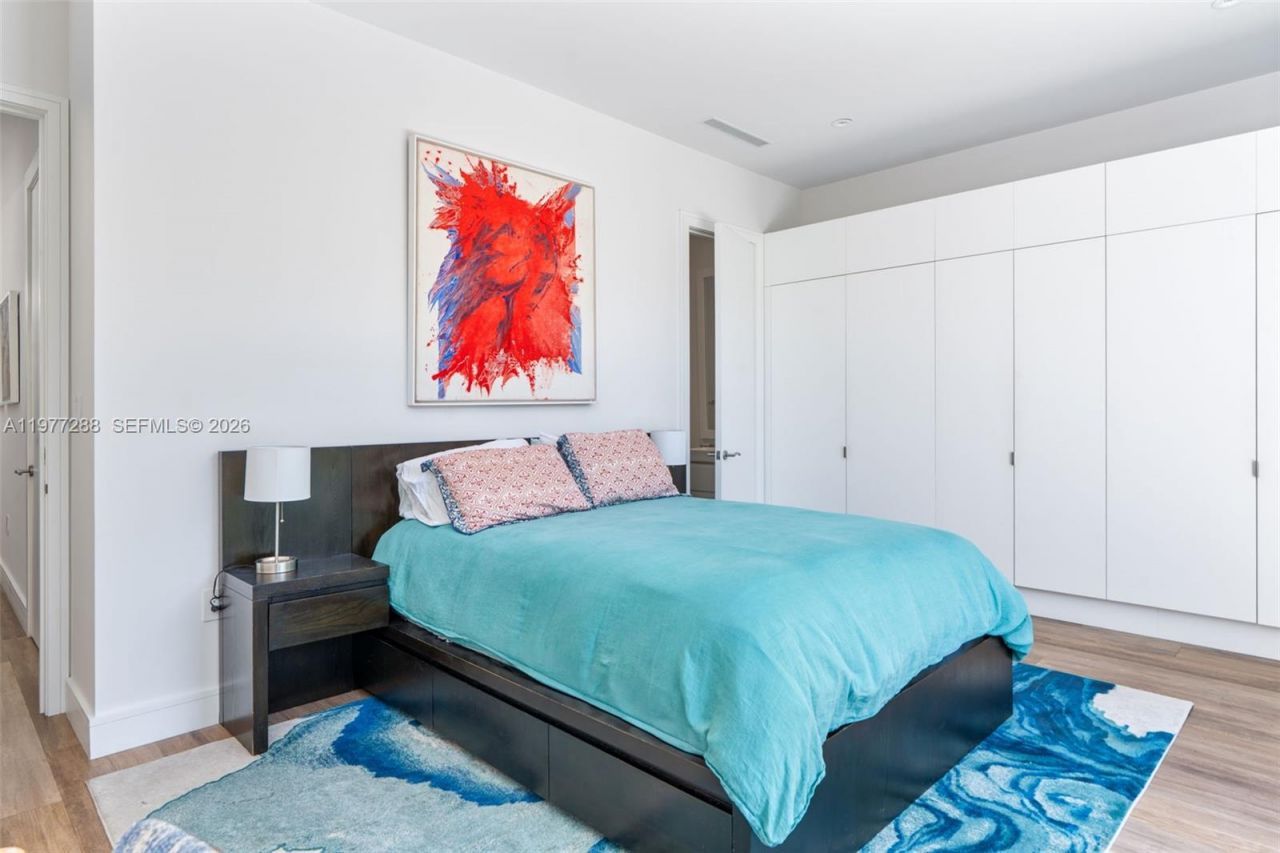 2977 Bridgeport Ave, Miami, FL 33133 Photo