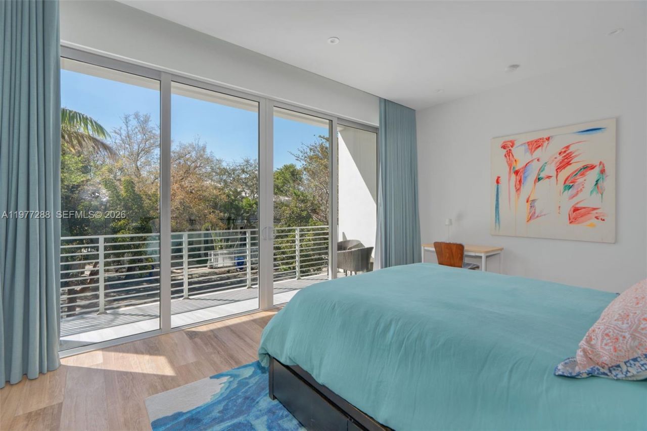 2977 Bridgeport Ave, Miami, FL 33133 Photo