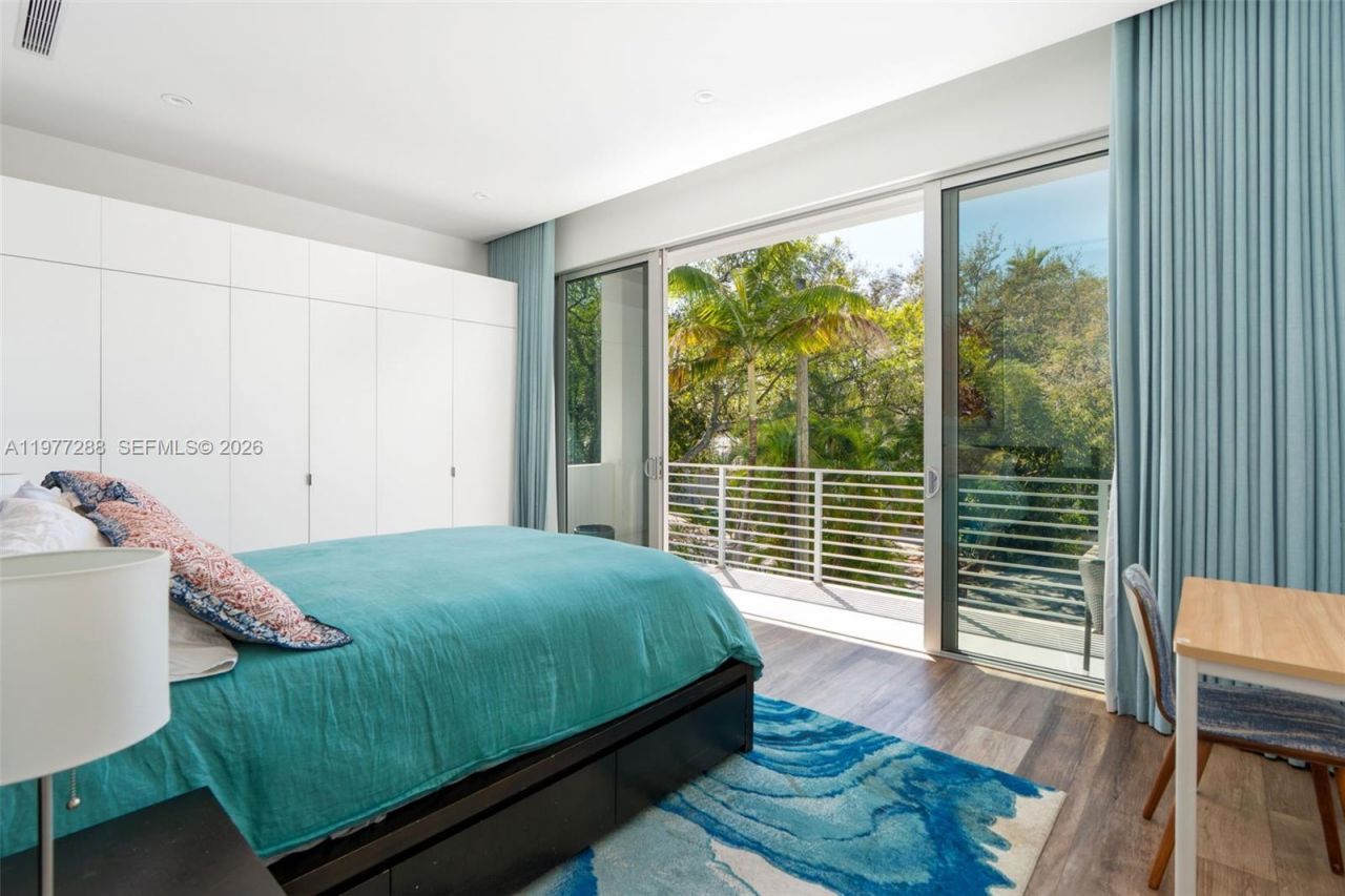 2977 Bridgeport Ave, Miami, FL 33133 Photo