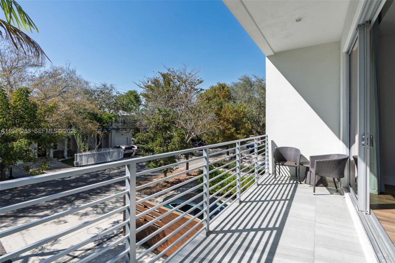 2977 Bridgeport Ave, Miami, FL 33133 Photo