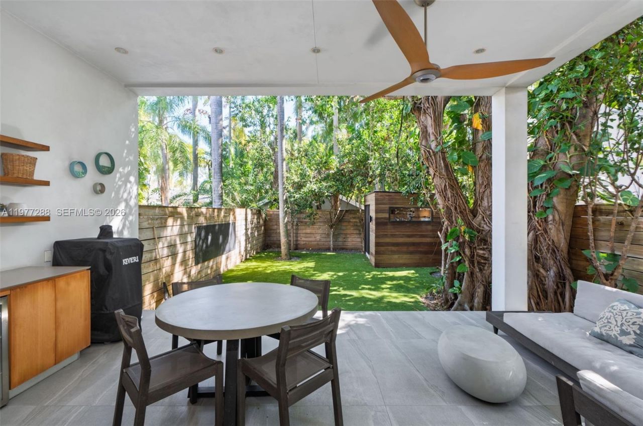 2977 Bridgeport Ave, Miami, FL 33133 Photo