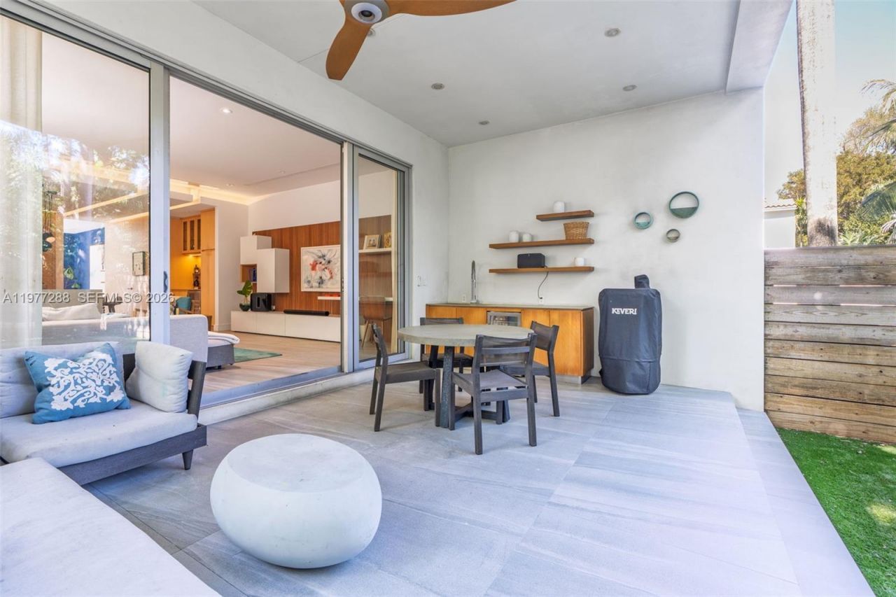 2977 Bridgeport Ave, Miami, FL 33133 Photo