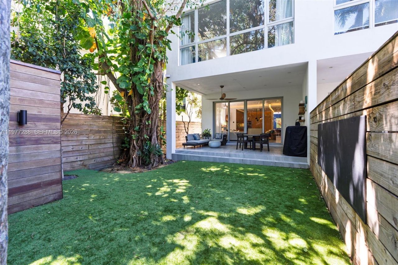 2977 Bridgeport Ave, Miami, FL 33133 Photo