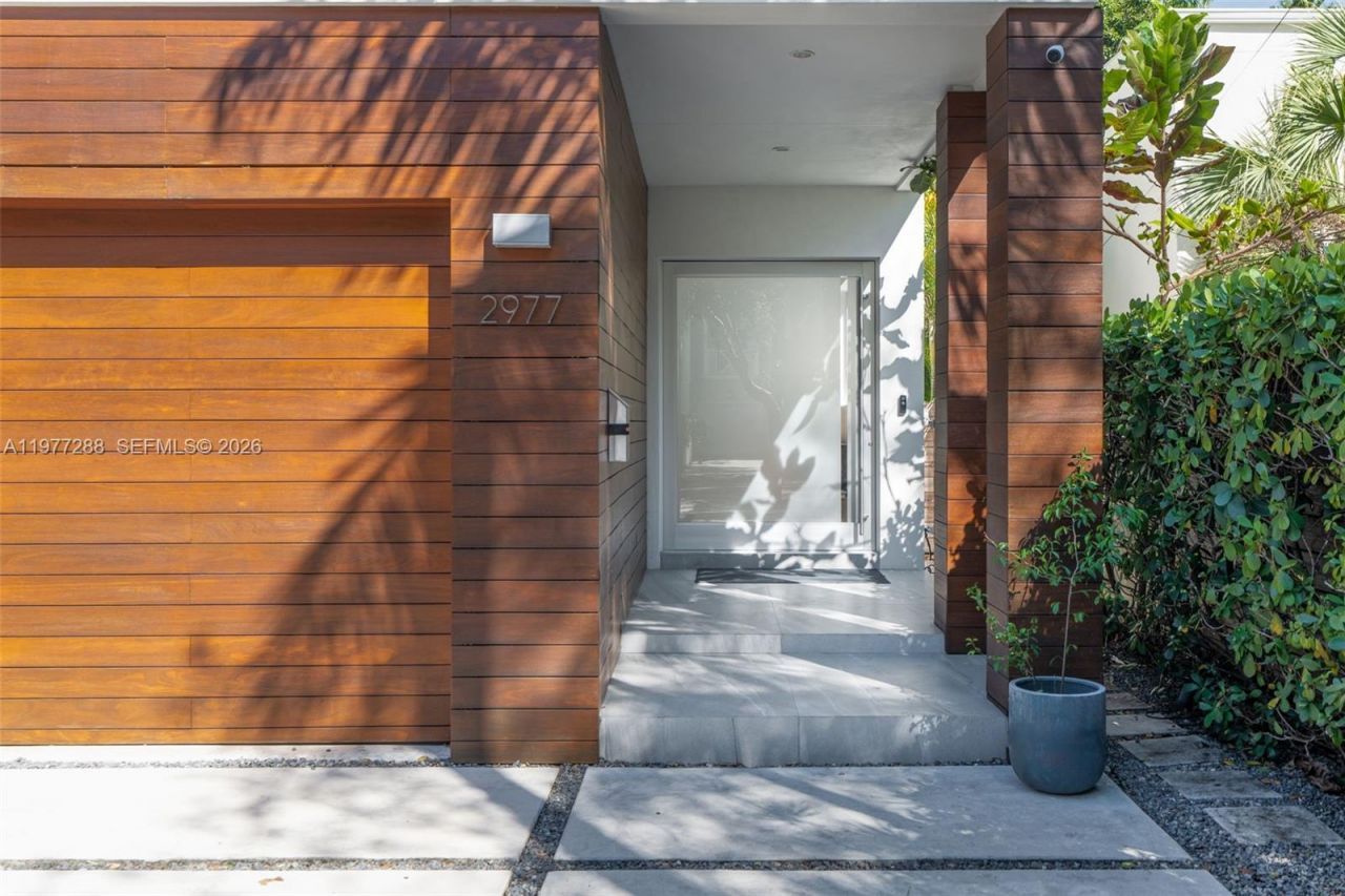 2977 Bridgeport Ave, Miami, FL 33133 Photo