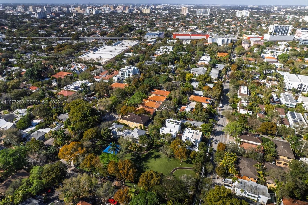 2977 Bridgeport Ave, Miami, FL 33133 Photo