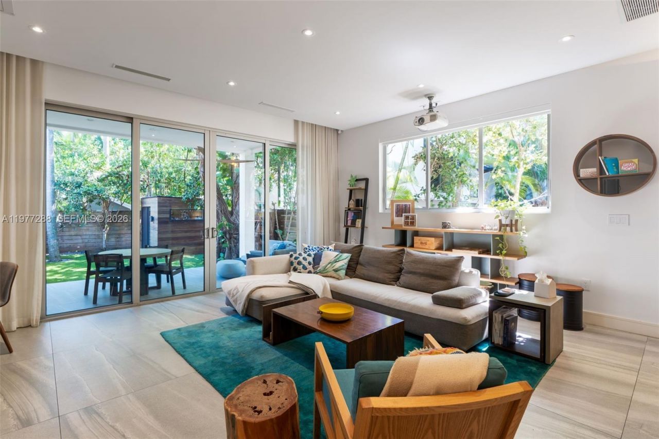 2977 Bridgeport Ave, Miami, FL 33133 Photo