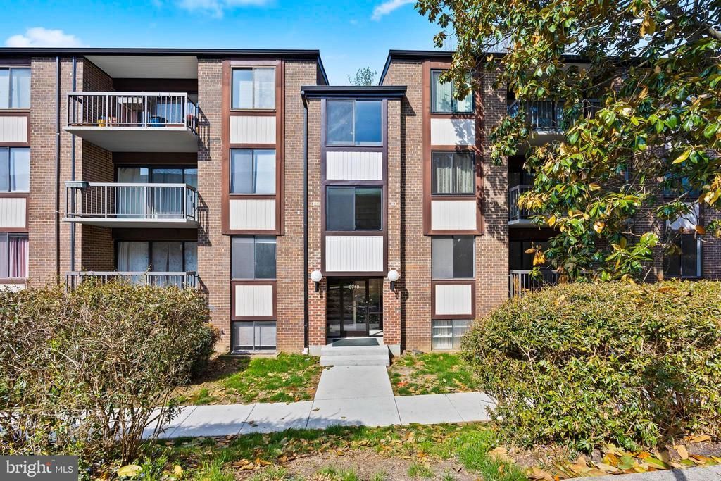 9710 Kingsbridge Drive, Unit 101, Fairfax, VA 22031 Main Photo