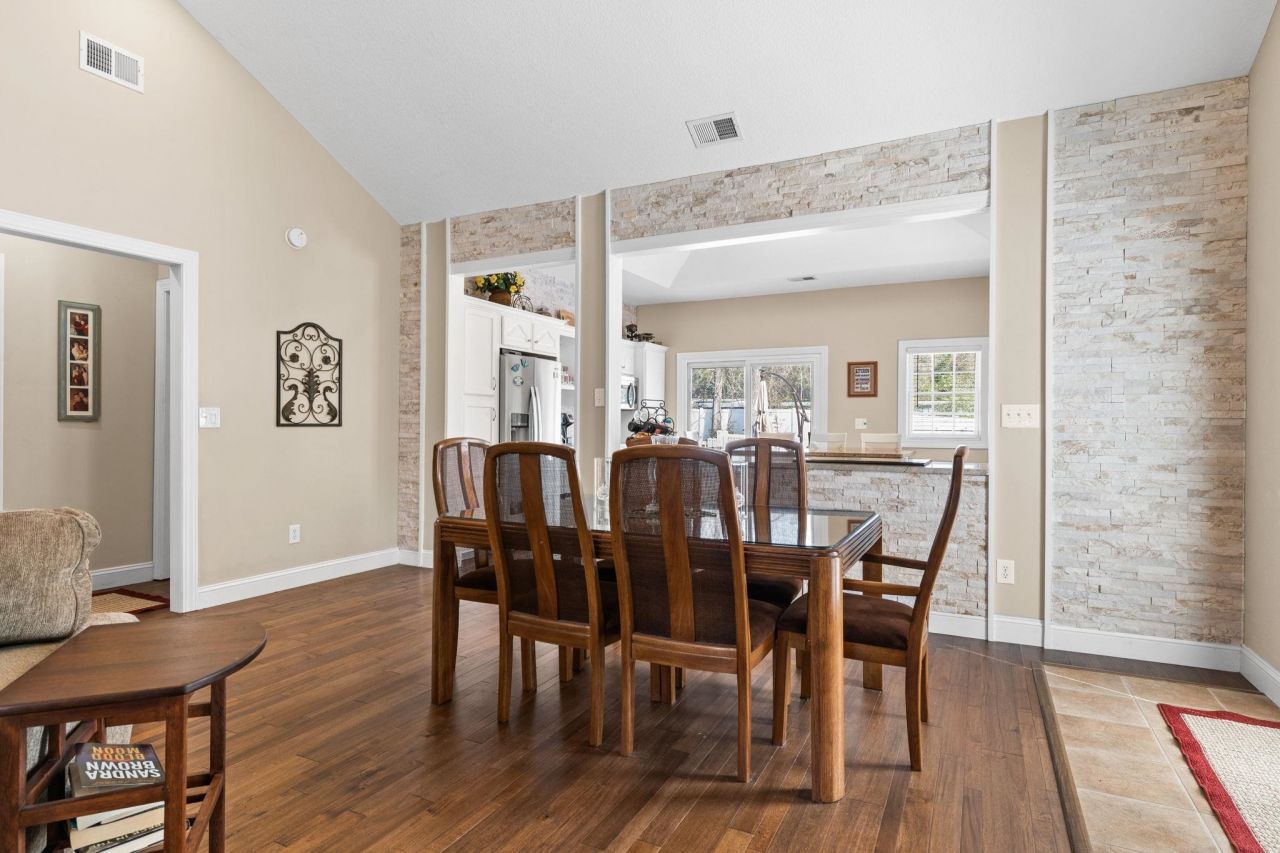 4327 Lakeside Dr. Photo 10