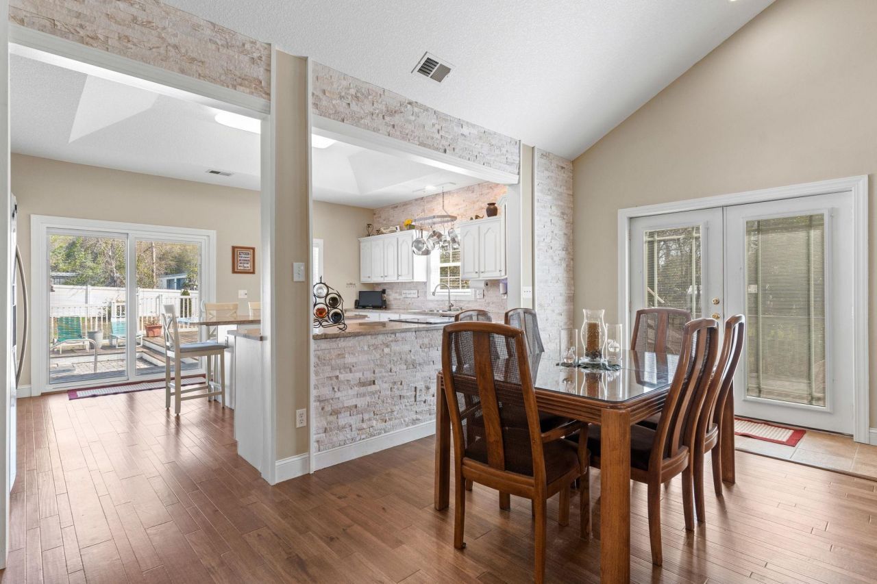 4327 Lakeside Dr. Photo 11