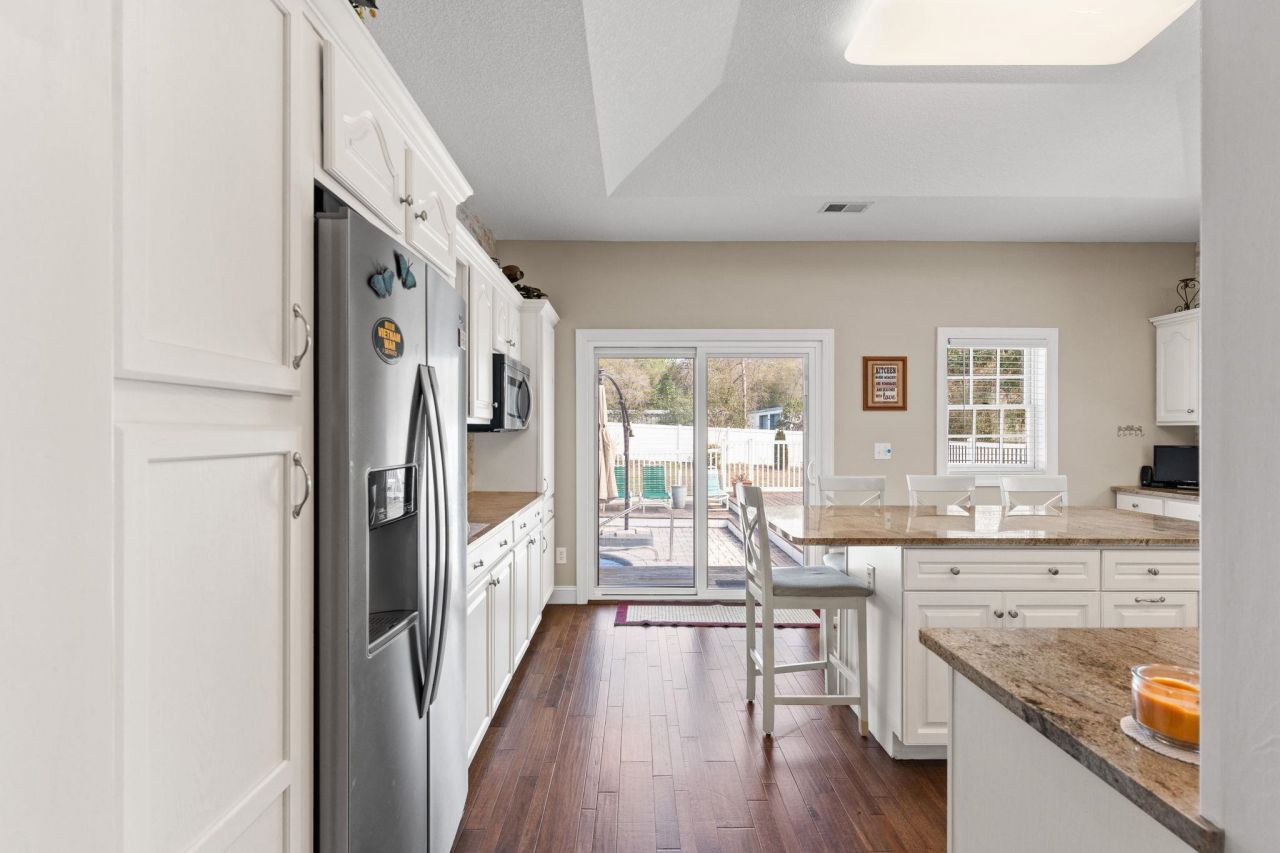 4327 Lakeside Dr. Photo 12