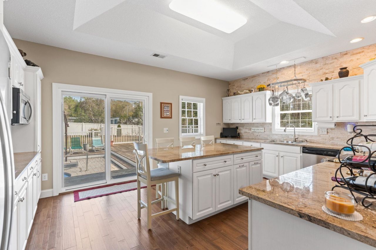 4327 Lakeside Dr. Photo 13