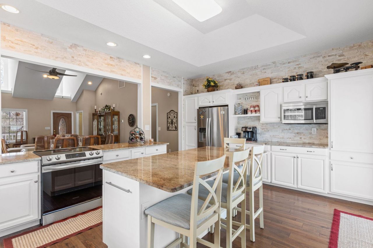 4327 Lakeside Dr. Photo 15