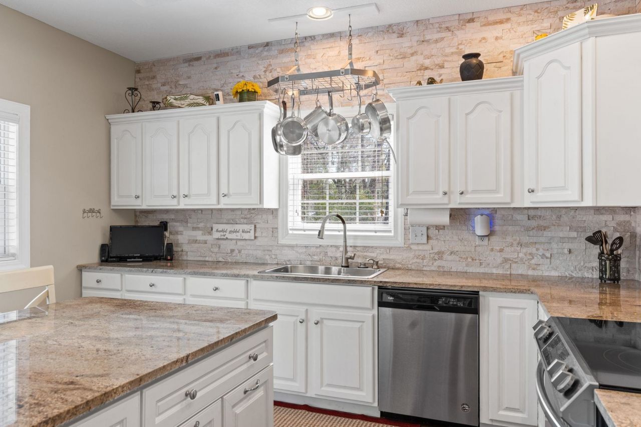 4327 Lakeside Dr. Photo 16