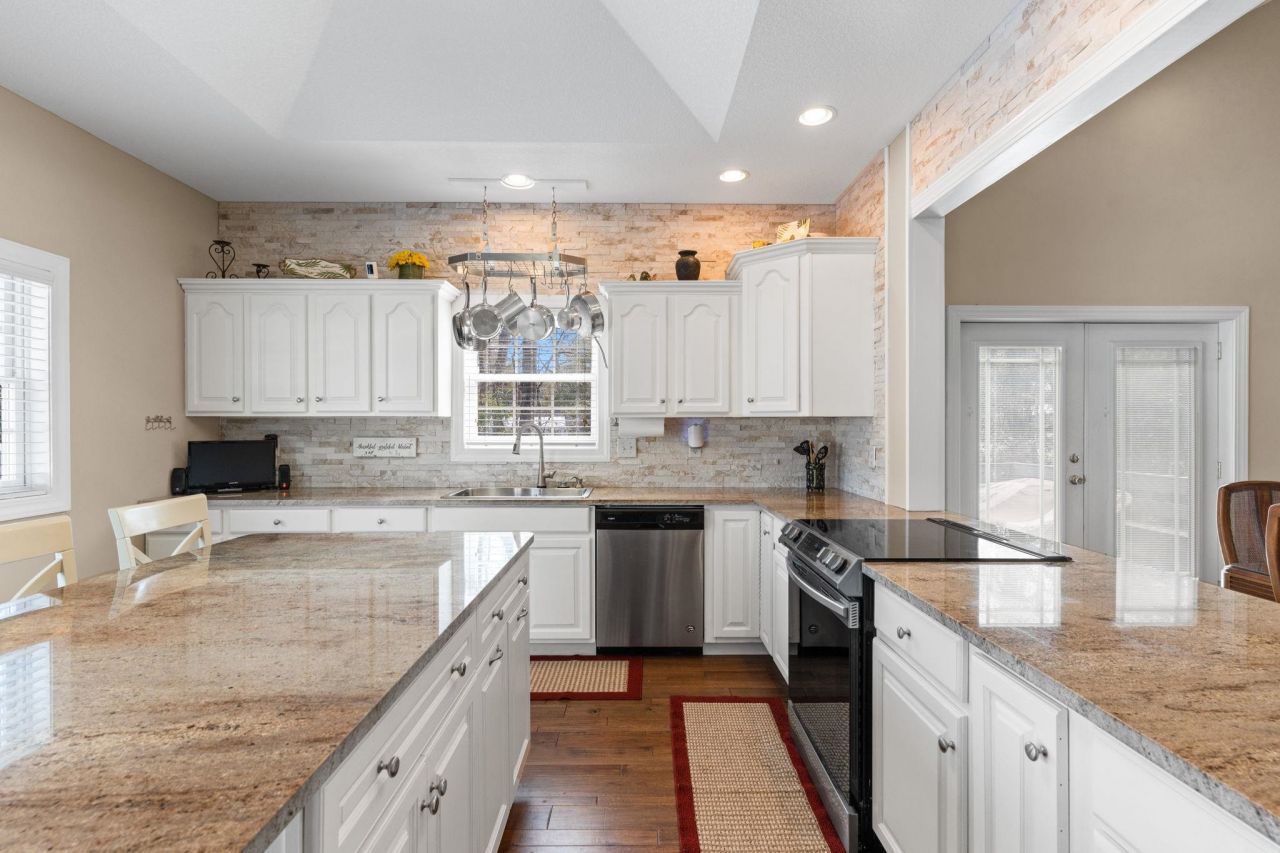 4327 Lakeside Dr. Photo 17