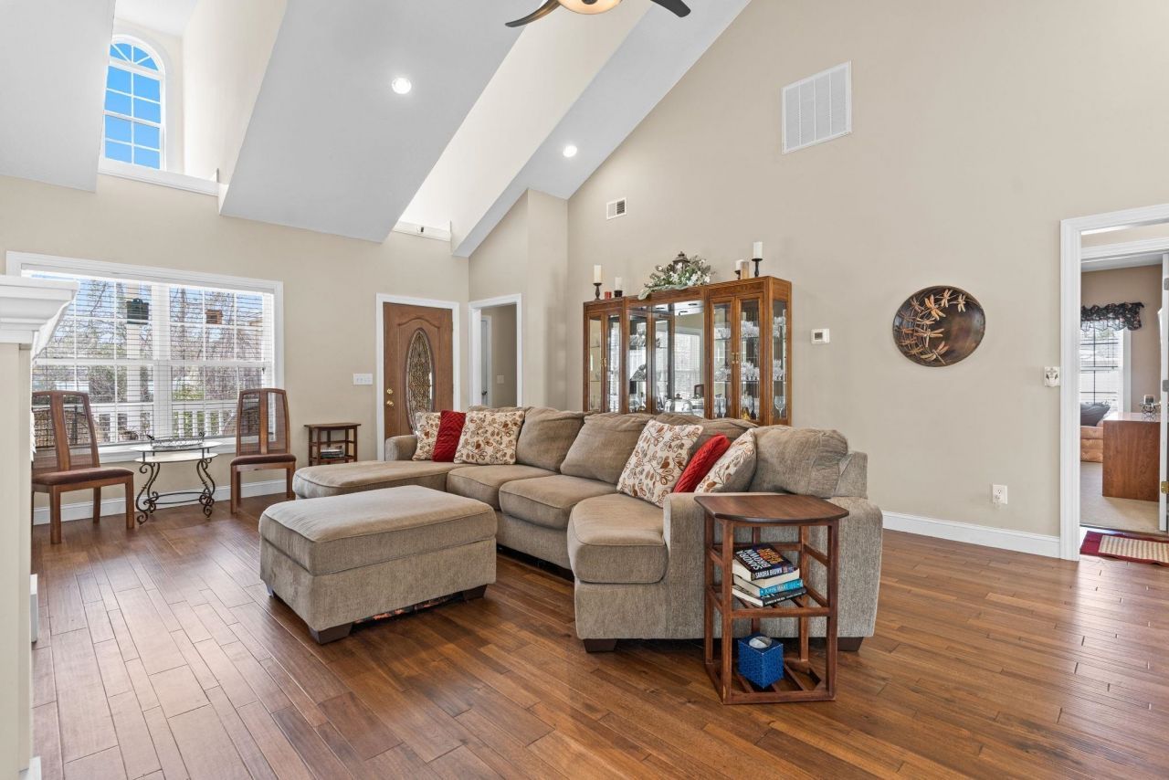 4327 Lakeside Dr. Photo 6