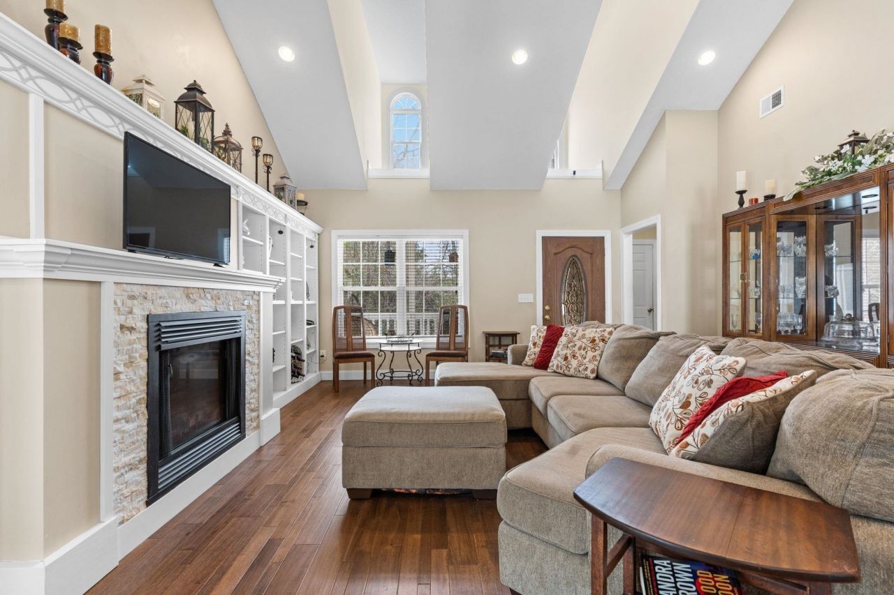 4327 Lakeside Dr. Photo 7