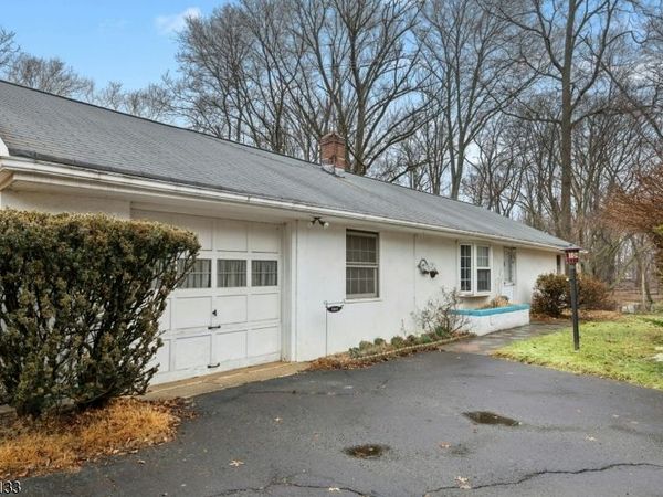 104 Warrenville Rd, Green Brook, NJ 08812