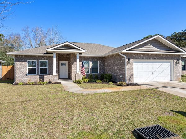 10 Lucky Lane, Mary Esther, FL 32569