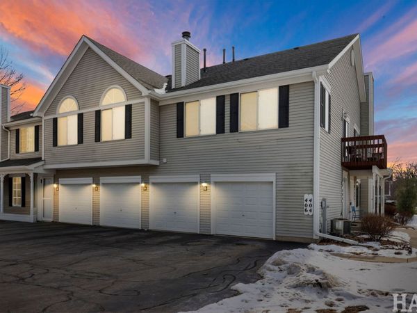 404 Lowell Drive , Unit 404, South Elgin, IL 60177