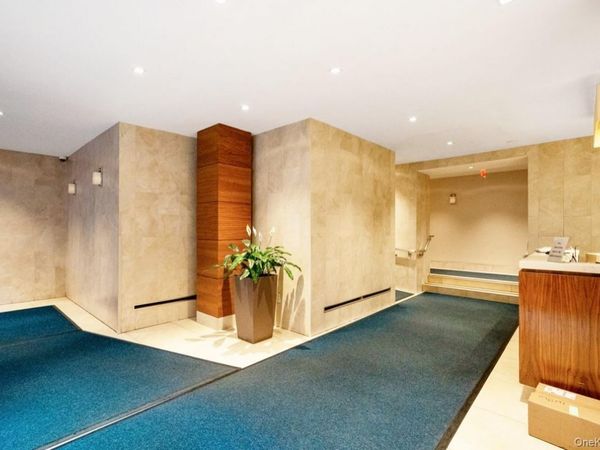 420 E 64th Street, Unit W8F, New York (Manhattan), NY 10065