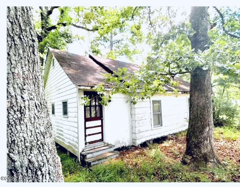 422 E Poplar Street, Bladenboro, NC 28320 Main Photo