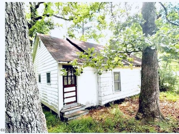 422 E Poplar Street, Bladenboro, NC 28320