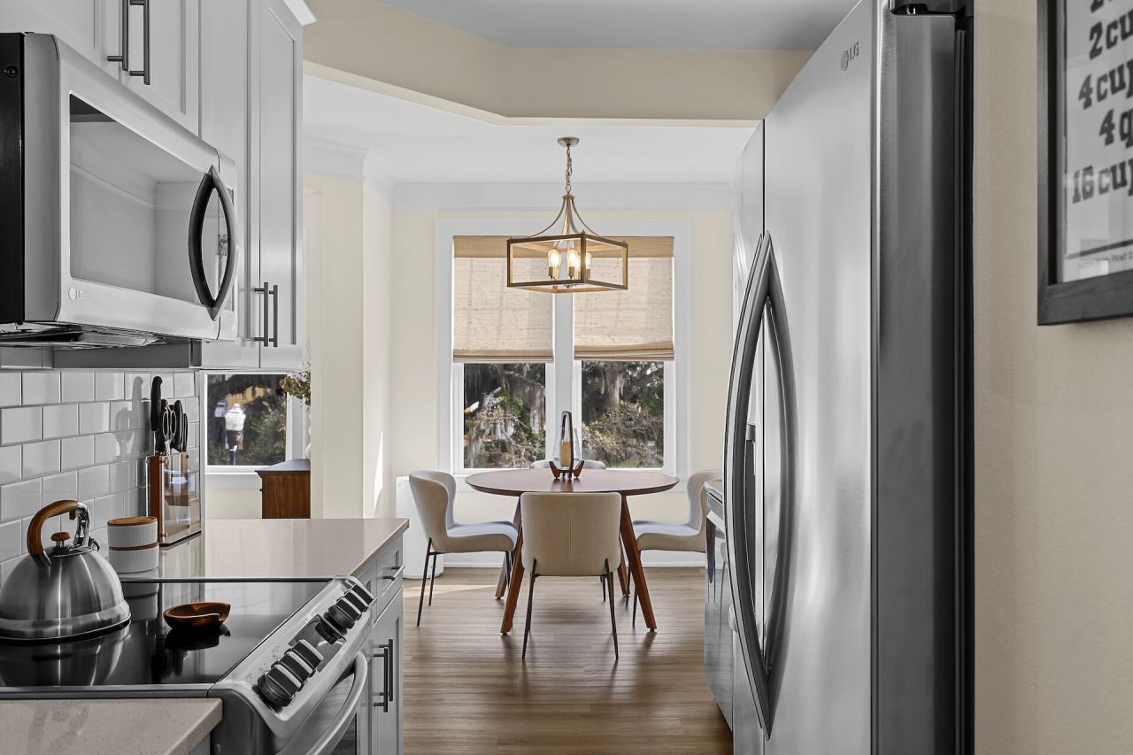 2228 Chatelain Way Photo 6