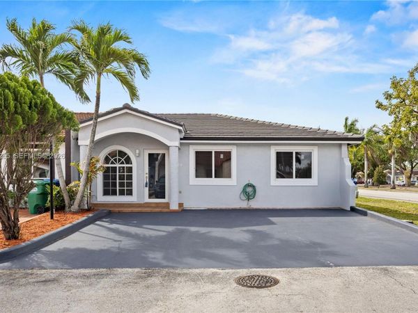 7570 NW 173rd Ln , Hialeah, FL 33015