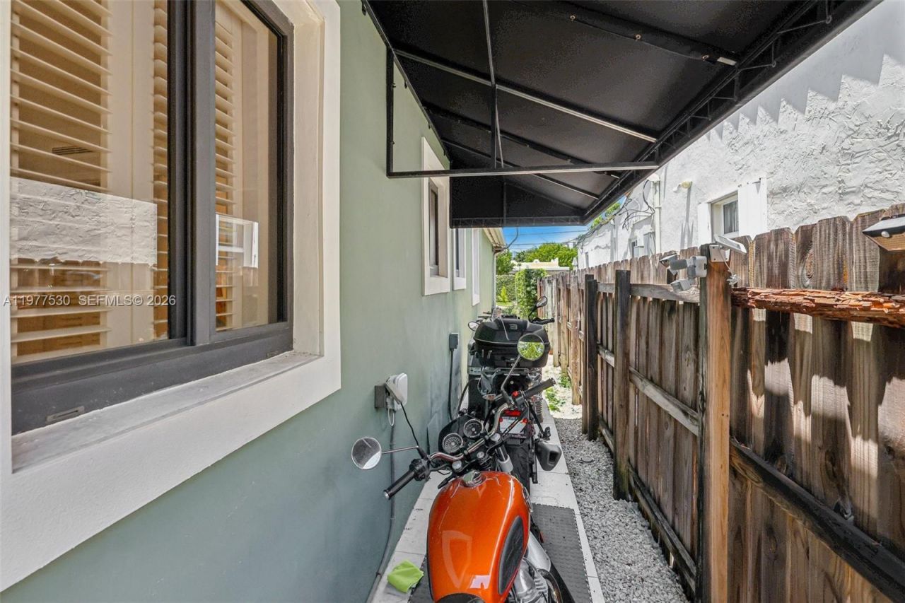 441 SW 27th Rd , Miami, FL 33129 Photo