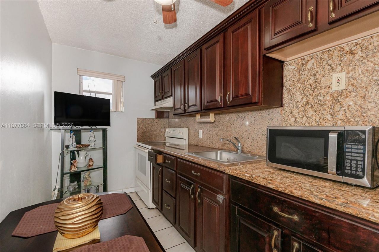 2000 Biarritz Dr , Unit 201, Miami Beach, FL 33141 Photo