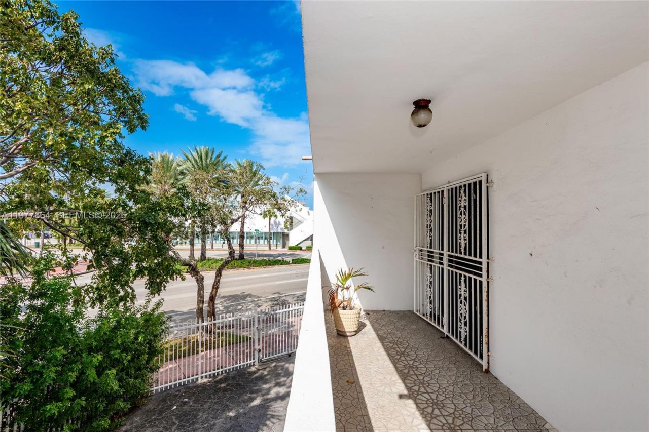 2000 Biarritz Dr , Unit 201, Miami Beach, FL 33141 Photo