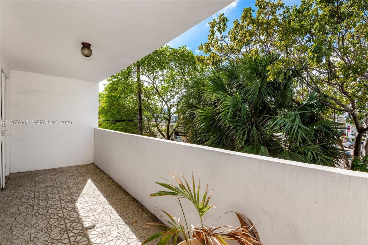 2000 Biarritz Dr , Unit 201, Miami Beach, FL 33141 Photo