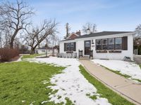 689 E Illinois Road, Lake Forest, IL 60045 primary photo