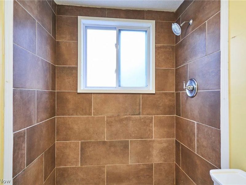 885 Brown Street, Akron, OH 44311 Photo 10