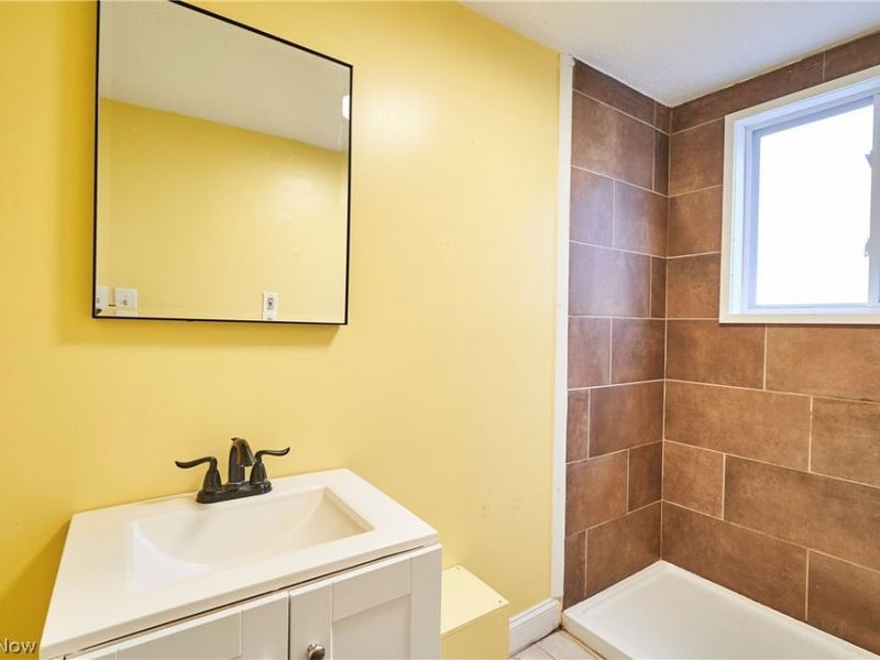 885 Brown Street, Akron, OH 44311 Photo 11