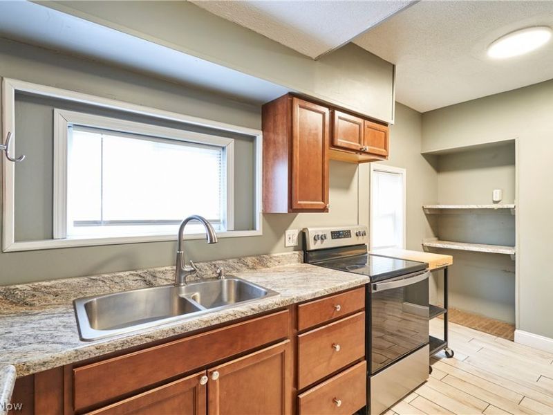 885 Brown Street, Akron, OH 44311 Photo 12