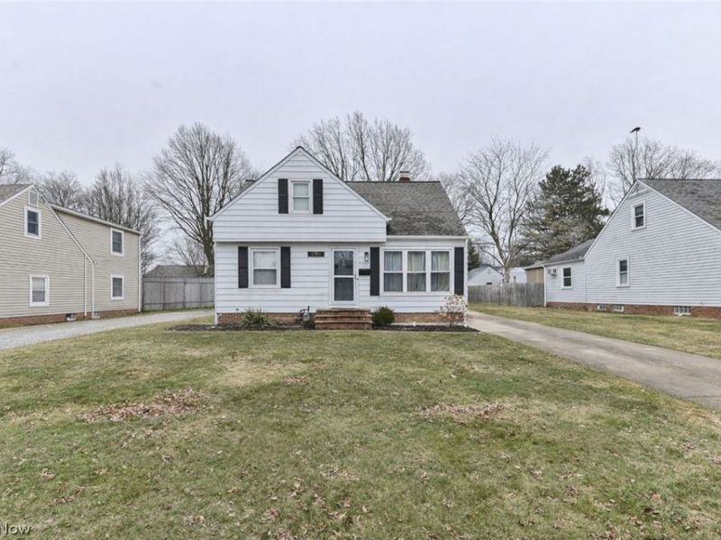 5317 Karen Isle Drive, Willoughby, OH 44094 Photo 1